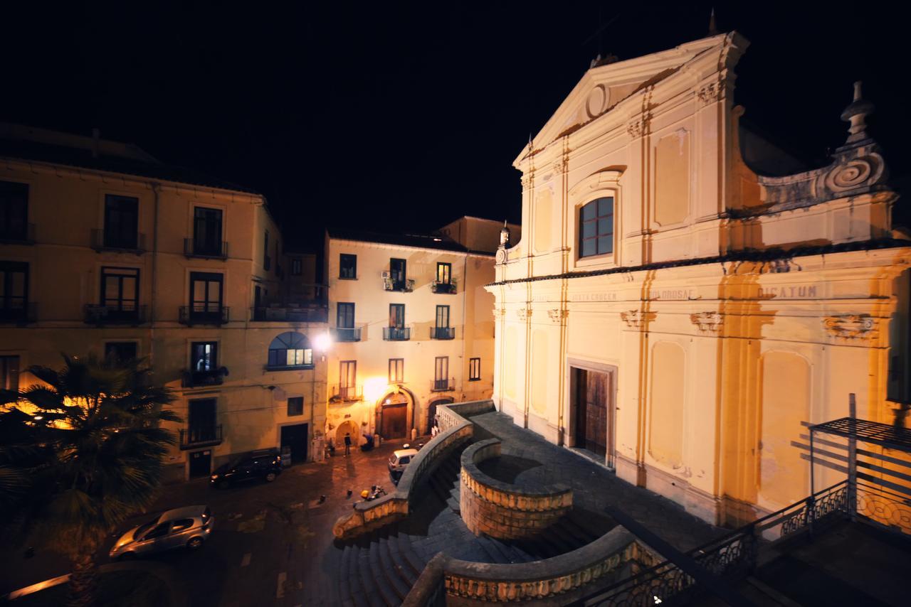 Le Mulieres Apartment Salerno Bagian luar foto